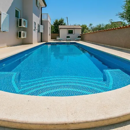 Villa Yvonne *